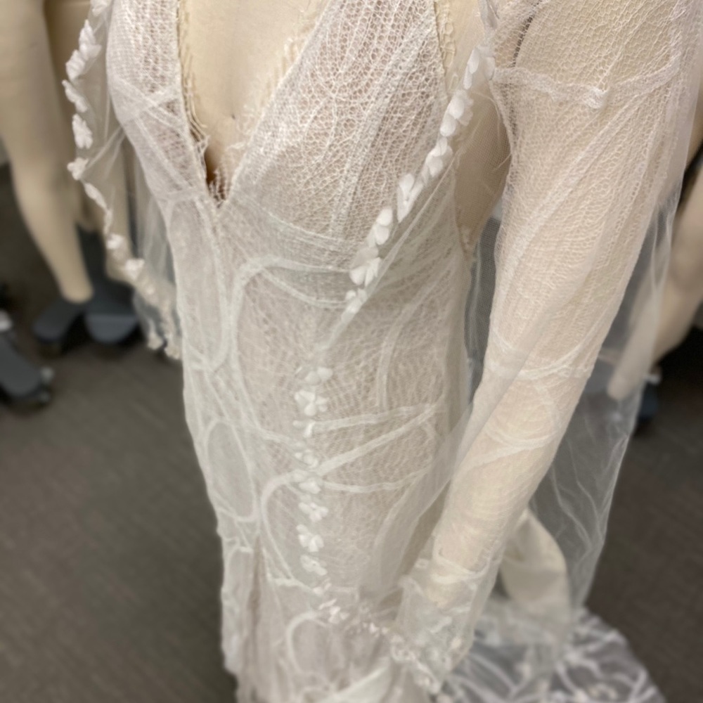 Vintage Vera Wang Couture Wedding Dress (never worn)